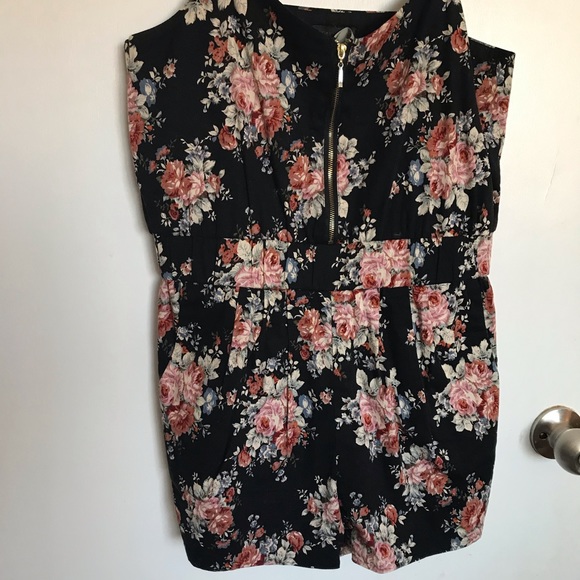 Lucca Couture Short Floral Romper - Size M - Picture 3 of 11